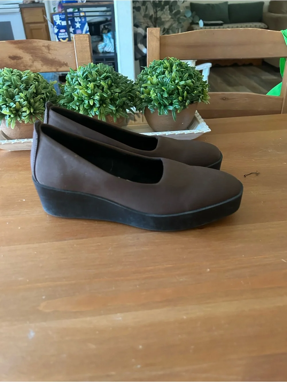 AEROSOLES good platform